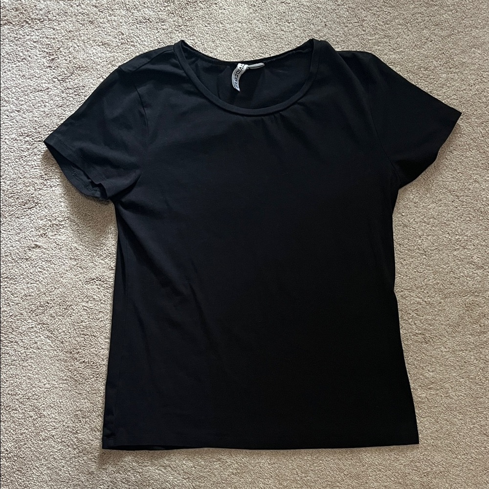 H&M Black Basic Short Sleeve Tee Women’s size Medium